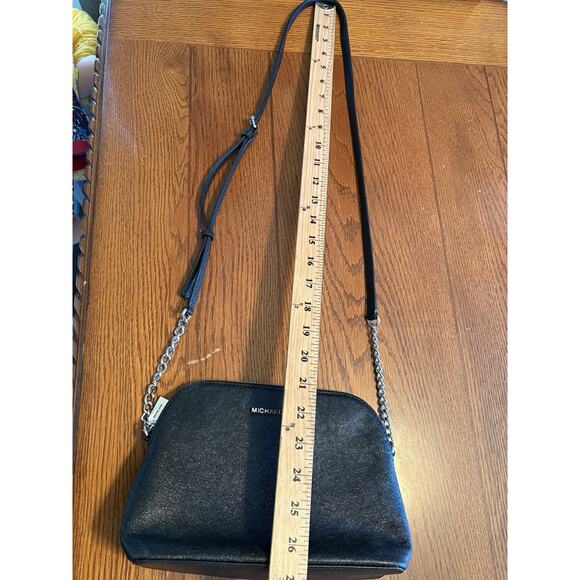 Michael Bag Jet Set Travel Medium Dome Crossbody Bag Purse Black Chain EUC - Picture 2 of 8